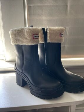 Hunter Black Heeled Ankle Boots with Cream Sherpa Fold